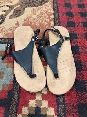 New without tags, women’s Vionic Kirra leather cork footbed thong wedge